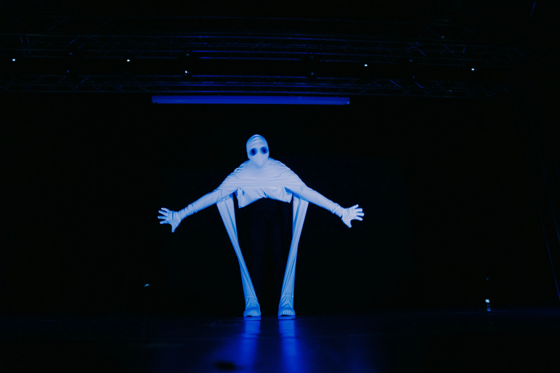 Das Schwarzlichttheater "LICHT AUS, bitte" ließ das Publikum staunen.